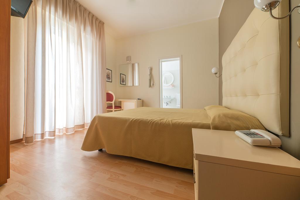 Hotel Belsoggiorno Каттолика Экстерьер фото