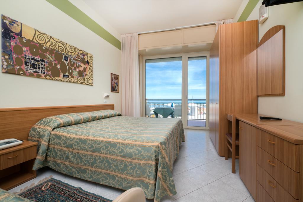 Hotel Belsoggiorno Каттолика Экстерьер фото