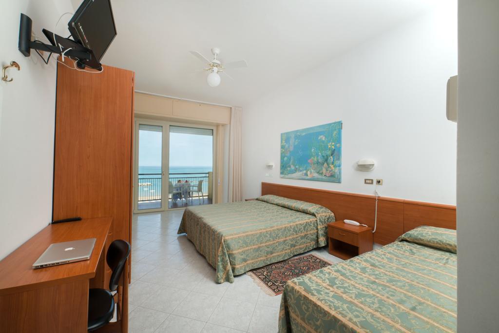 Hotel Belsoggiorno Каттолика Экстерьер фото