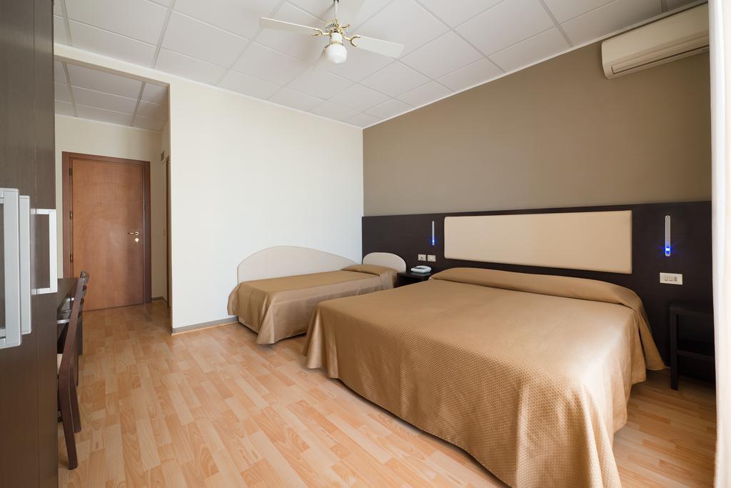 Hotel Belsoggiorno Каттолика Номер фото